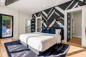 3 bedrooms, desk, iron/ironing board, WiFi - Private Ultra Modern Mansion - Country Club Plaza (Kansas City)