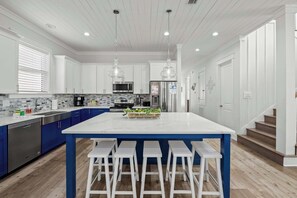 Fridge, microwave, oven, stovetop - Enchanting Oasis: Private Pool, Spa, Gated Beach Access, Bikes (Destin)