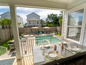 Outdoor dining - Enchanting Oasis: Private Pool, Spa, Gated Beach Access, Bikes (Destin)