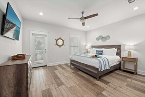 8 soverom, skrivebord, strykejern/-brett og reiseseng for barn