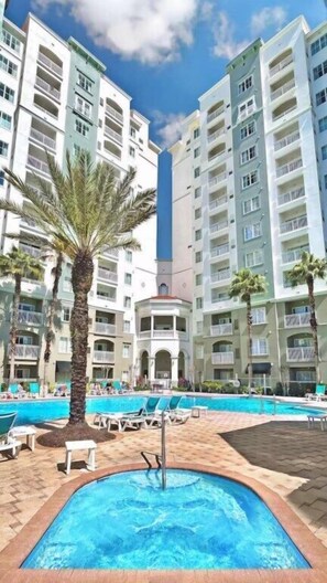 A heated pool - Comfort & convenience 2BR Near Universal (Orlando)