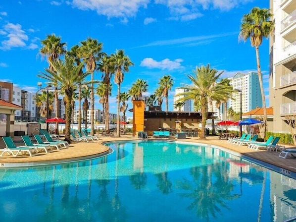 A heated pool - Comfort & convenience 2BR Near Universal (Orlando)