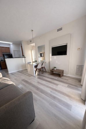 TV - Comfort & convenience 2BR Near Universal (Orlando)