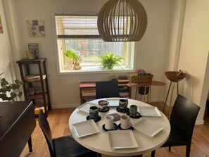 Dining - ECO-LUX for Family & Friends (Sunny Bunny Tartan) (Pittsburgh)