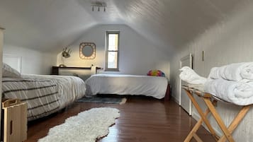4 Schlafzimmer, Schreibtisch, Bügeleisen/Bügelbrett, Reisekinderbett