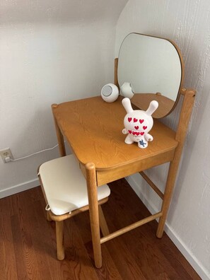 Interior - ECO-LUX for Family & Friends (Sunny Bunny Tartan) (Pittsburgh)