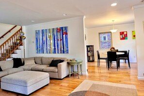 TV, fireplace - ECO-LUX for Family & Friends (Sunny Bunny Tartan) (Pittsburgh)