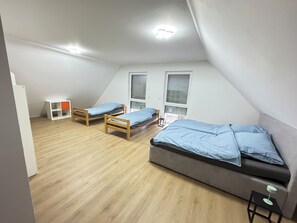 4 slaapkamers, een strijkplank/strijkijzer, wifi, beddengoed