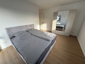 4 bedrooms, iron/ironing board, WiFi, bed sheets - House in Hanover (Hannover)