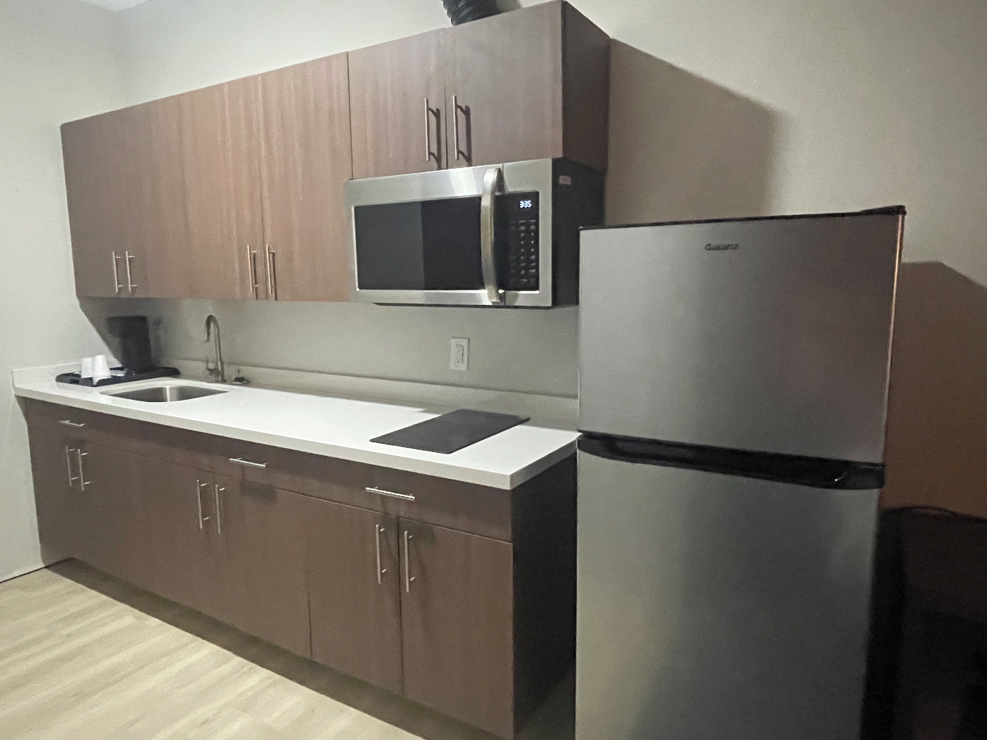 客房, 2 張加大雙人床, 非吸煙房 | 私人小型廚房 | 微波爐、咖啡機/沖茶器、餐桌