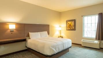 Habitación, 1 cama Queen size, para no fumadores (Accessible) | Escritorio, tabla de planchar con plancha, wifi gratis y ropa de cama