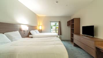 Habitación, 2 camas de matrimonio, no fumadores | Escritorio, tabla de planchar con plancha, wifi gratis y ropa de cama