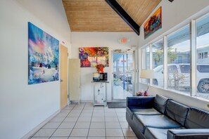 Reception - Leeward Motel By Capital O North Miami Beachside (North Miami)