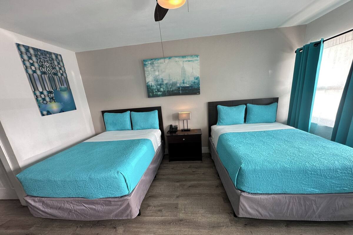 Habitación, 2 camas matrimoniales, para no fumadores | Wifi gratis y ropa de cama