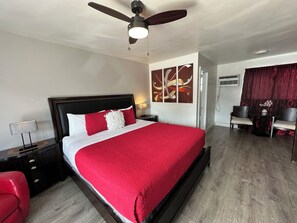 Habitación superior, 1 cama King size | Wifi gratis y ropa de cama 