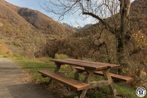 Outdoor dining - Le Chalet Barimale - MELLES (MELLES)