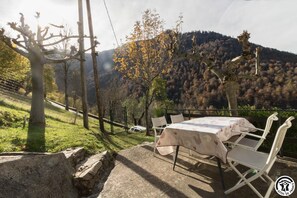 Outdoor dining - Le Chalet Barimale - MELLES (MELLES)
