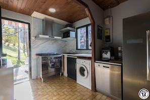 Fridge, microwave, dishwasher, high chair - Le Chalet Barimale - MELLES (MELLES)