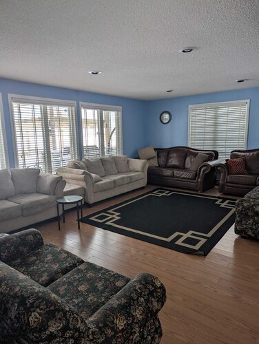 Wasaga Waterfront, 30 min drive to collingwood/blue mountains