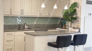 Fridge, microwave, oven, stovetop - New Ocean View Condominum. Free parking (Honolulu)