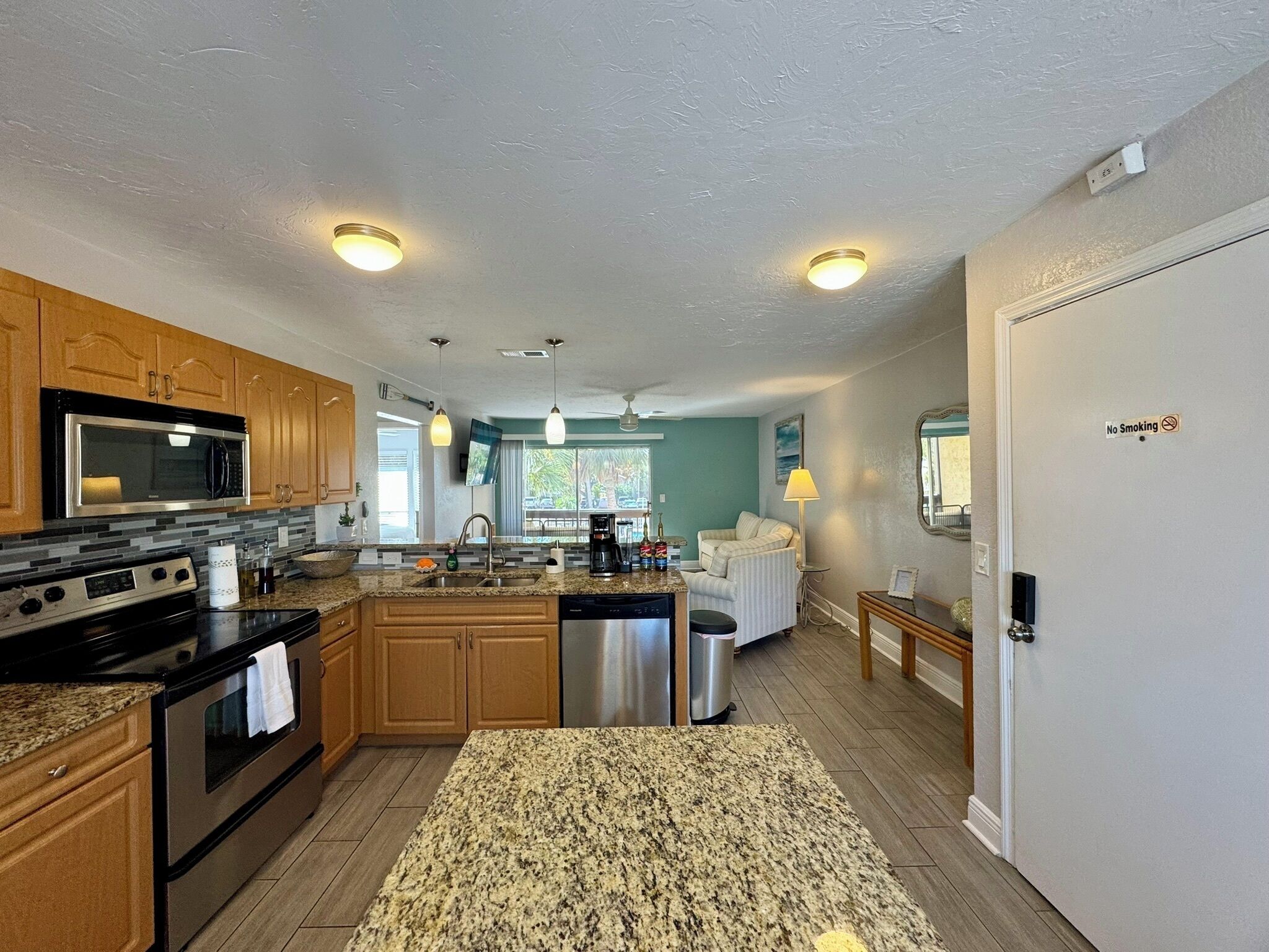 冰箱、微波炉、烤箱、炉灶