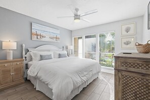 2 bedrooms, iron/ironing board, travel cot, free WiFi - Coastal Sarasota Retreat Near Siesta Key with Pool View and Screened Lanai (Sarasota)