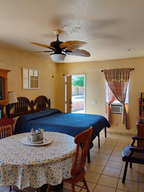 1 habitación, tabla de planchar con plancha, wifi y ropa de cama 