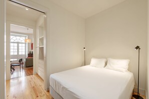 Ferros/tábuas de passar roupa, acesso à internet, roupa de cama