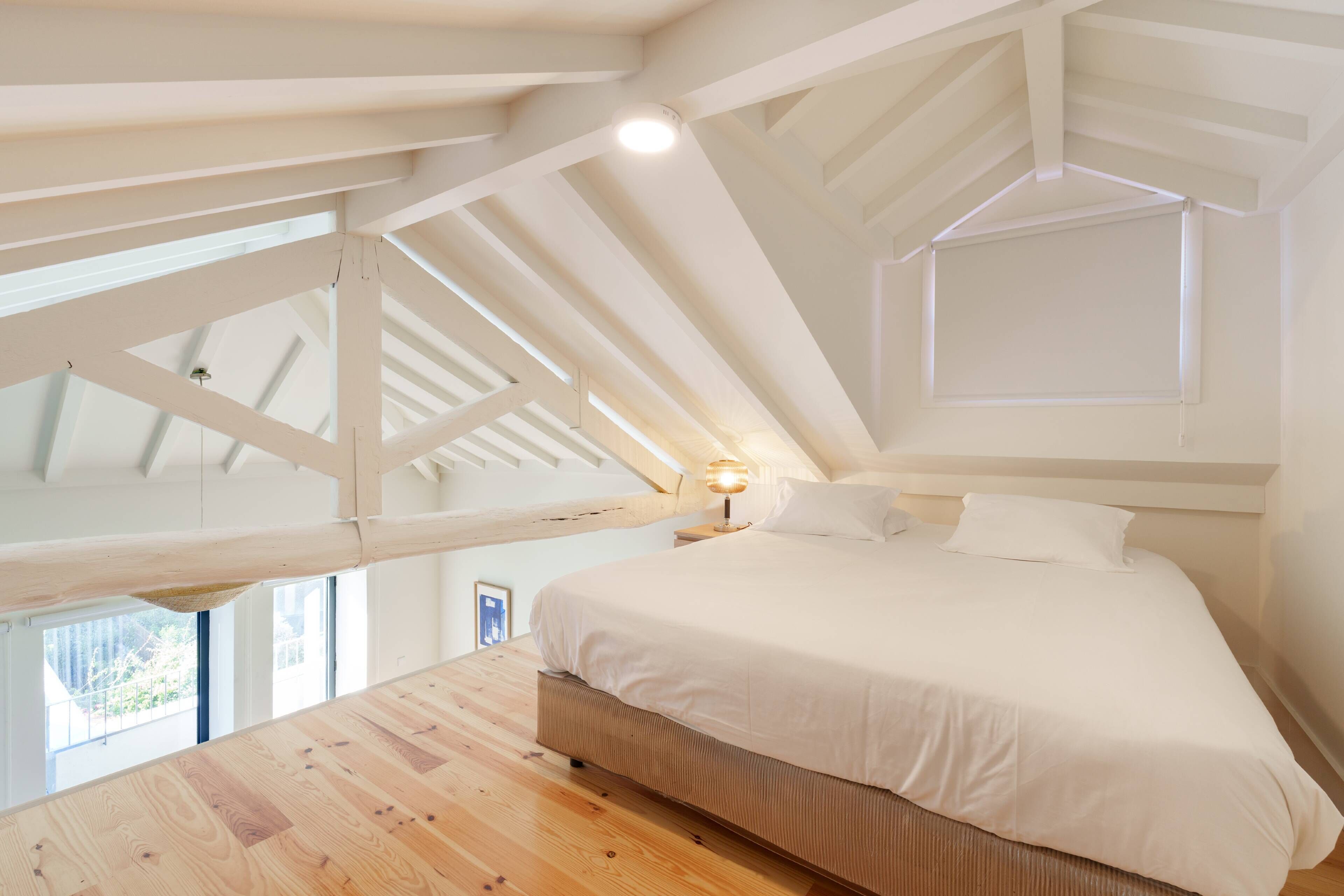 Strykejern/-brett, internettilgang og sengetøy