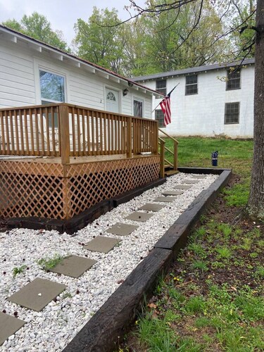 Patriotic Studio Stay Supports Our Veterans