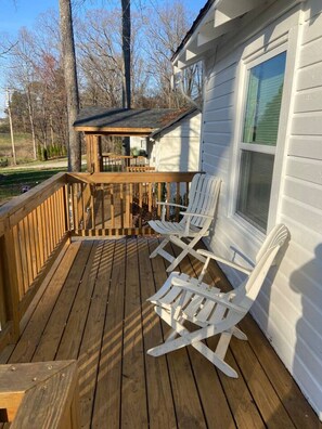 Property grounds - Patriotic Studio Stay Supports Our Veterans (High Point)