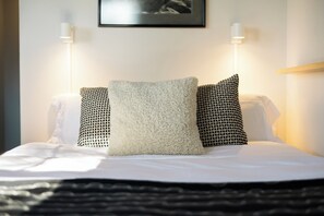 Iron/ironing board, Internet, bed sheets - Greenlake Walden - 5-bedroom house in Seattle. Perfect for family getaways (Seattle)