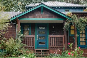 Exterior detail - Greenlake Walden - 5-bedroom house in Seattle. Perfect for family getaways (Seattle)