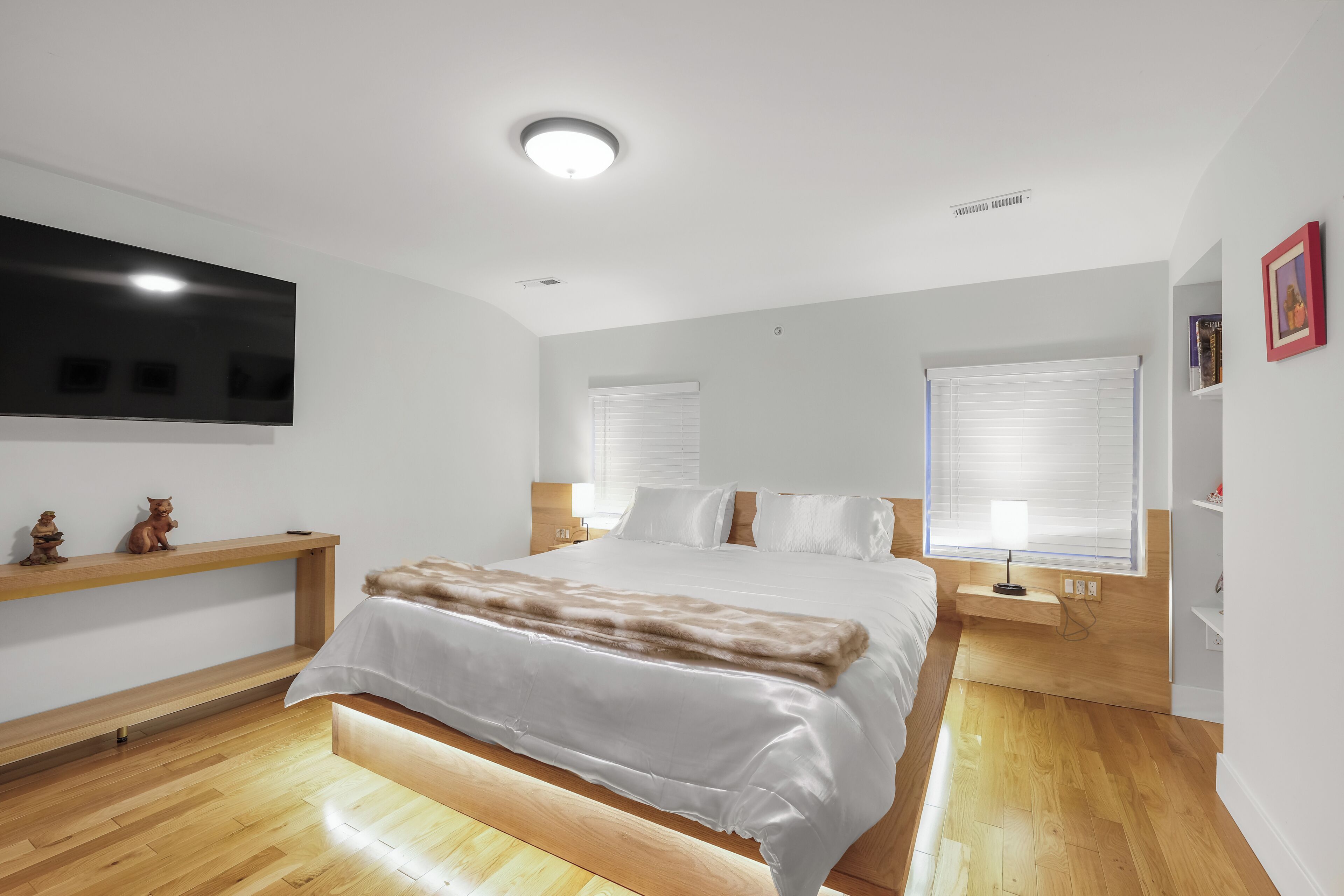 4 bedrooms, iron/ironing board, free WiFi, bed sheets
