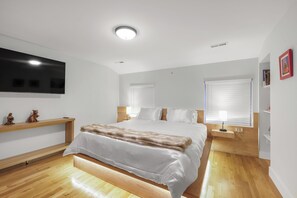 4 bedrooms, iron/ironing board, free WiFi, bed sheets - Spacious 4BR Rittenhouse Square Retreat (Philadelphia)