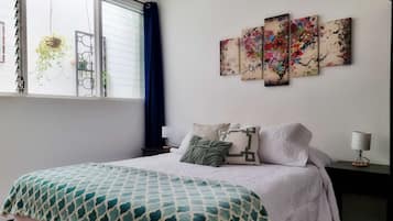 1 Schlafzimmer, Schreibtisch, WLAN, Bettwäsche