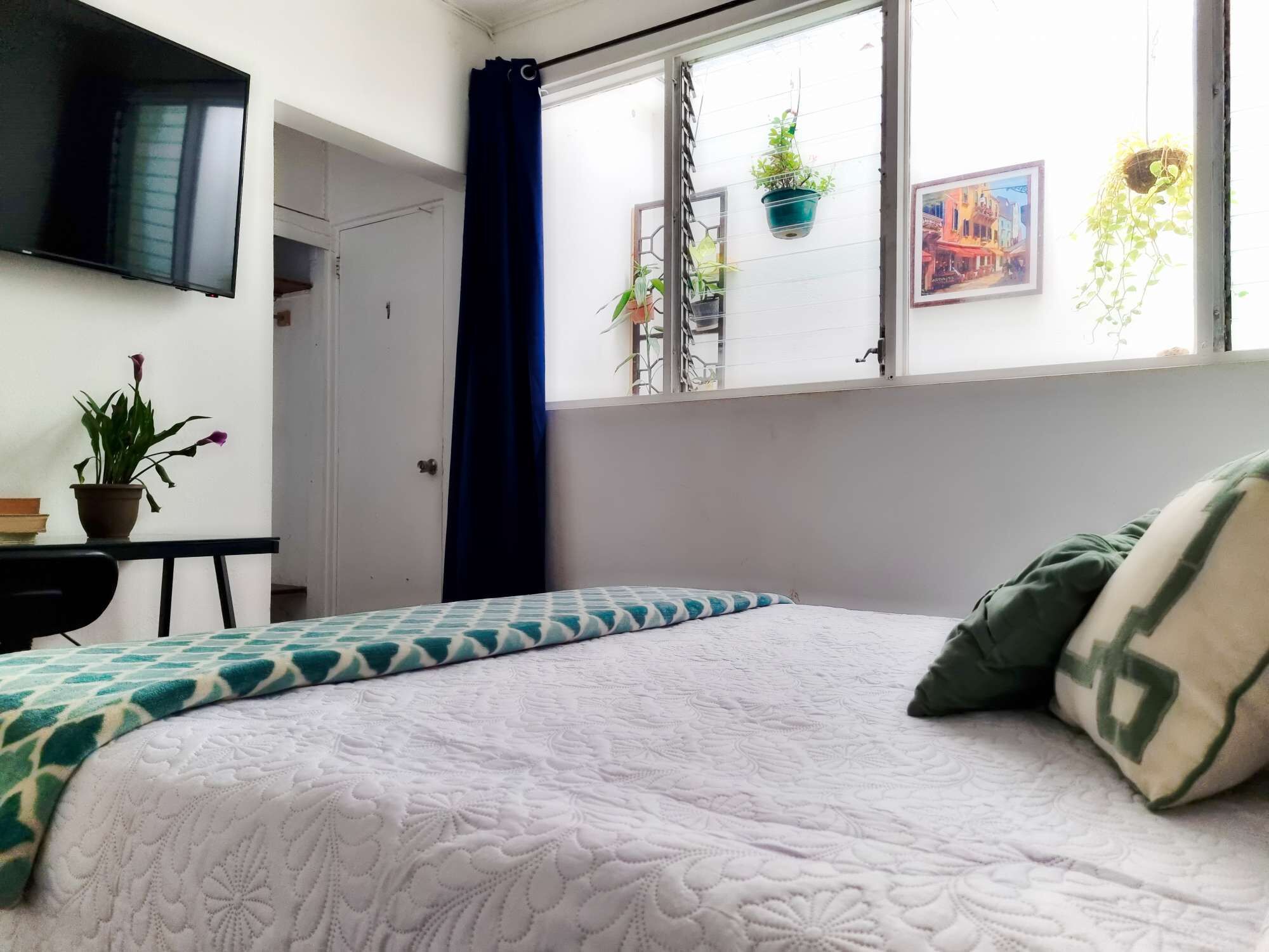 1 bedroom, desk, WiFi, bed sheets