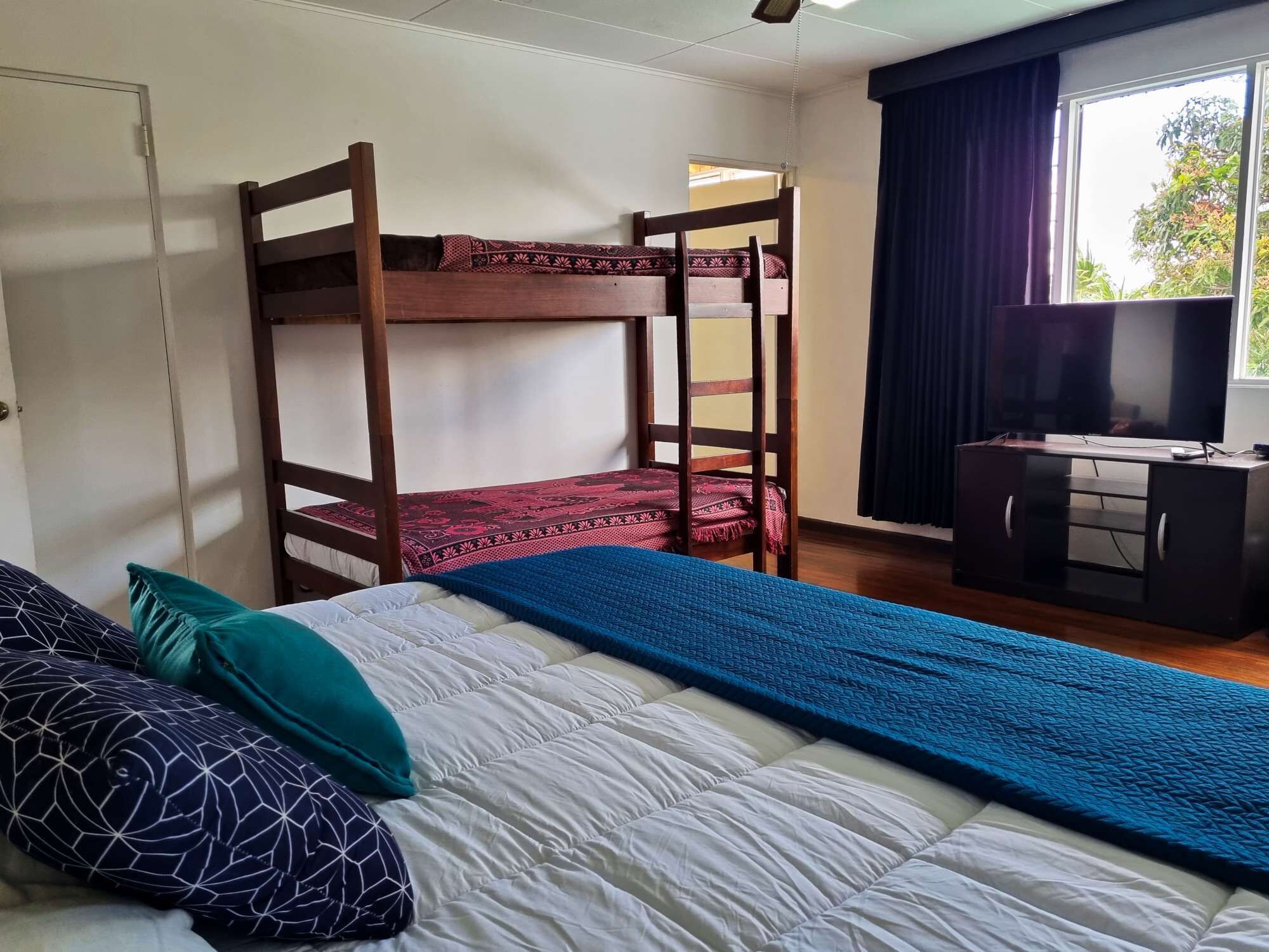 1 bedroom, desk, WiFi, bed sheets