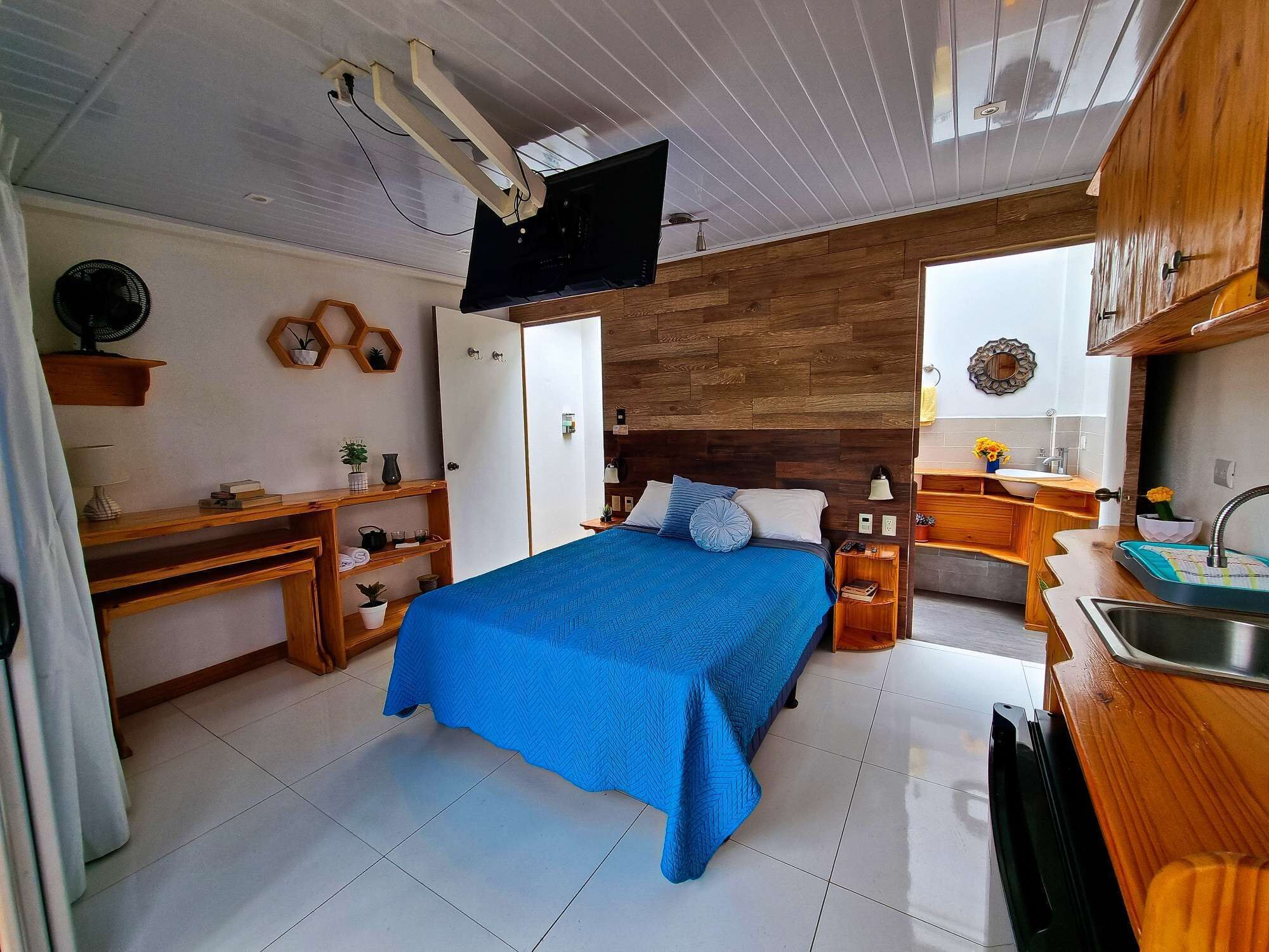 1 bedroom, desk, WiFi, bed sheets