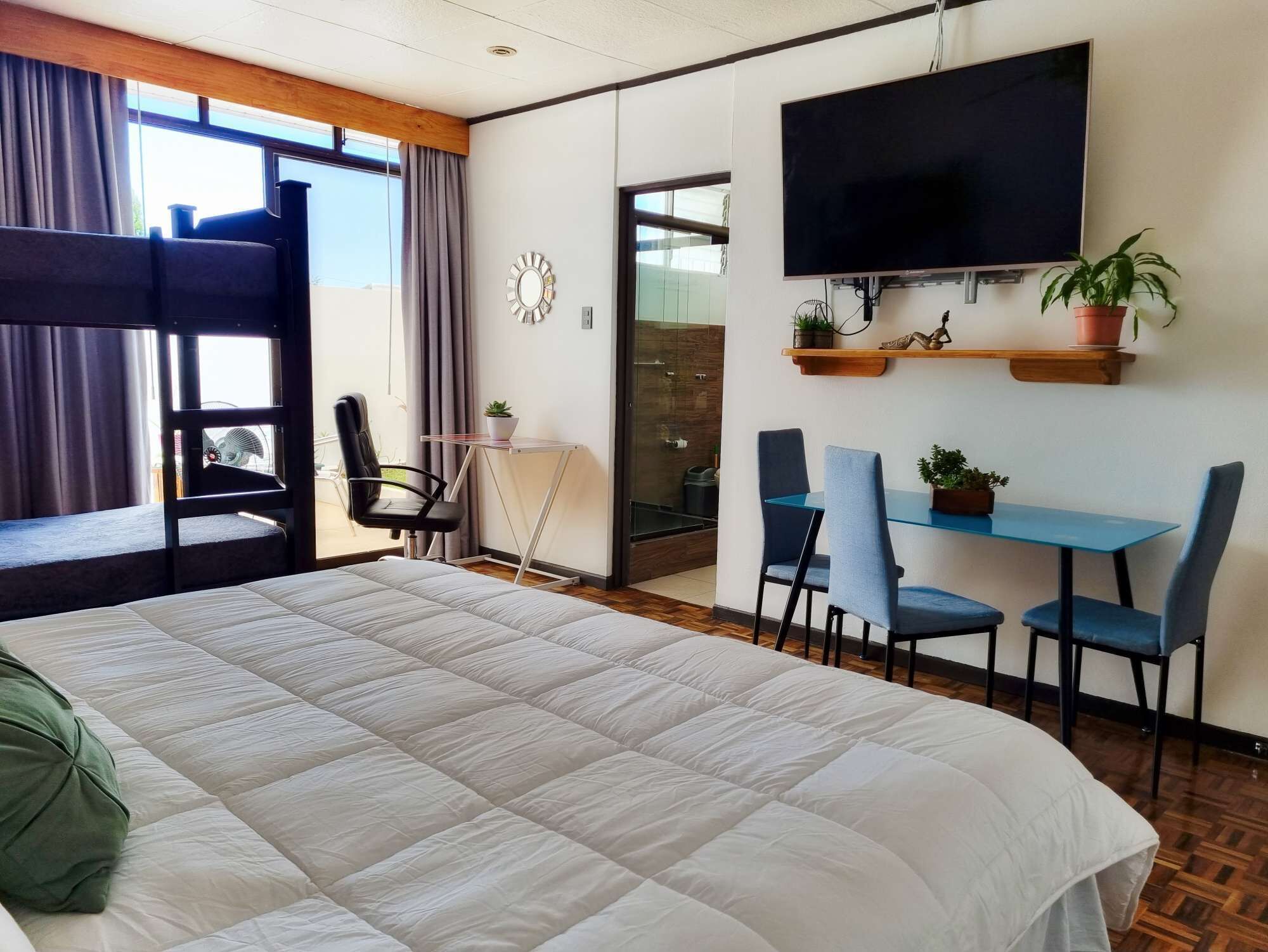 1 Schlafzimmer, Schreibtisch, WLAN, Bettwäsche