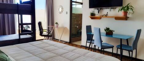 1 Schlafzimmer, Schreibtisch, WLAN, Bettwäsche