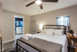 1 bedroom, free WiFi, bed sheets - Greenway Garage w/ Firepit (Athens)