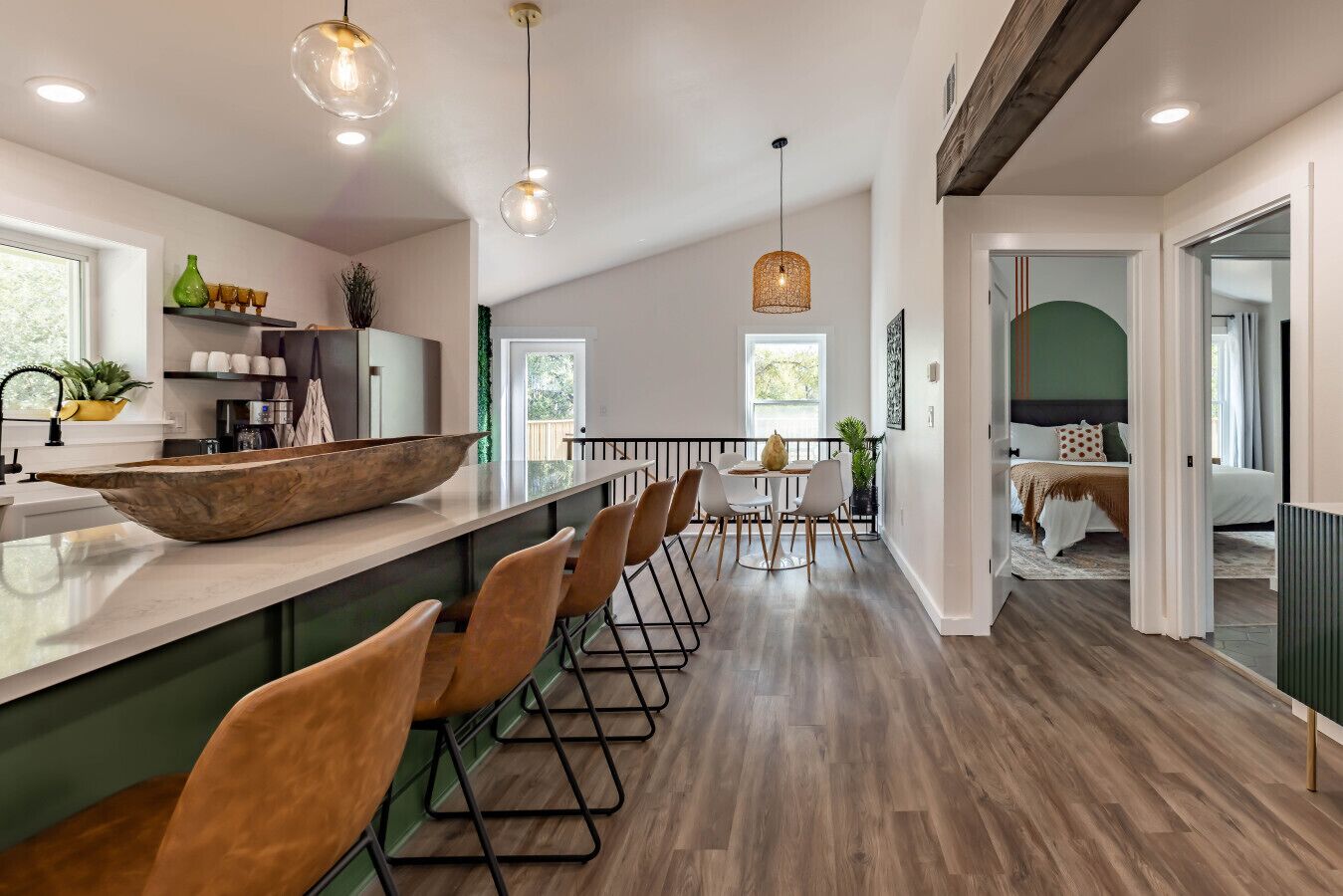 3 bedrooms, desk, iron/ironing board, travel crib