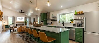 300 steps from Lake~Hot Tub~Fire Pit~Game Room