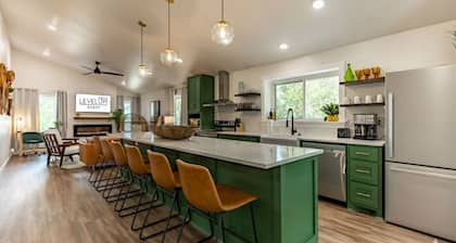 300 steps from Lake~Hot Tub~Fire Pit~Game Room