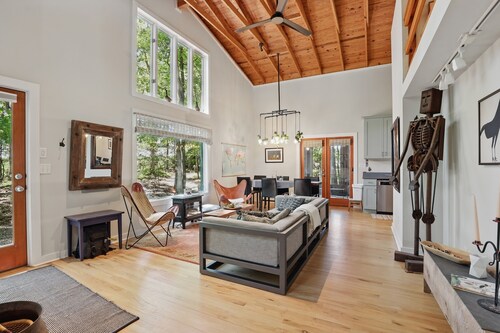 The Artful Bungalow w/ Loft