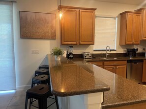 Private kitchen - Magical Kingdom of Champions, 6-bed pool home golfing resort close to Disney! (Davenport)