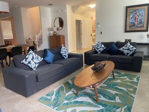 Smart TV - Magical Kingdom of Champions, 6-bed pool home golfing resort close to Disney! (Davenport)