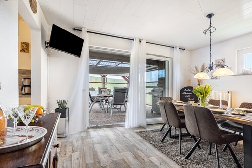 Ferienhaus „Kapitänsstuv“ mit privater Terrasse, Garten und WLAN