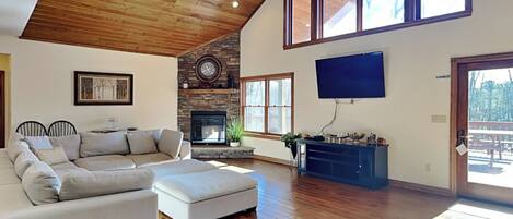 House (5 Bedrooms) | Living area | Fireplace
